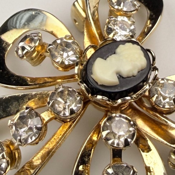 Black Cameo Brooch - Picture 5 of 9